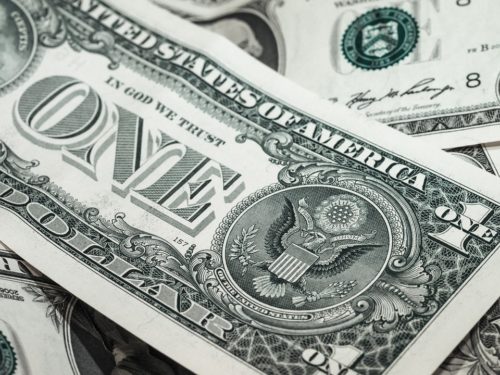 お金を燃やす人にどうしてあなたは怒るのか?燃えたのはお金じゃない!