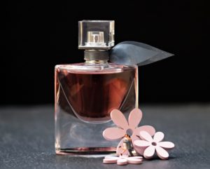 香水を上手に活用して異性に好印象を持たせるにはどうすればいいのか?香水と心理学。