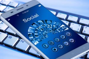 スマホ依存は人間関係を希薄にする。スマホとの上手な付き合い方。
