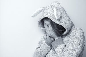 人は泣くから悲しいのか、悲しいから泣くのか?おい、どっちなんだい?