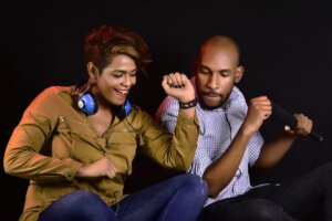 モチベーション上げには壮大な音楽、リラックスには悲しく美しい音楽がいい