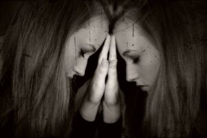 「思考抑制の皮肉効果」考えないようにするからこそ考えてしまうのさ