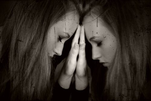 「思考抑制の皮肉効果」考えないようにするからこそ考えてしまうのさ