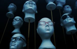 無愛想な人は真面目過ぎるのかもしれない。もっと大雑把でいいと思う