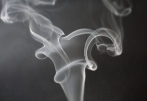 タバコを吸いたくなる人ってどんな人?悲しみは喫煙を加速させる?